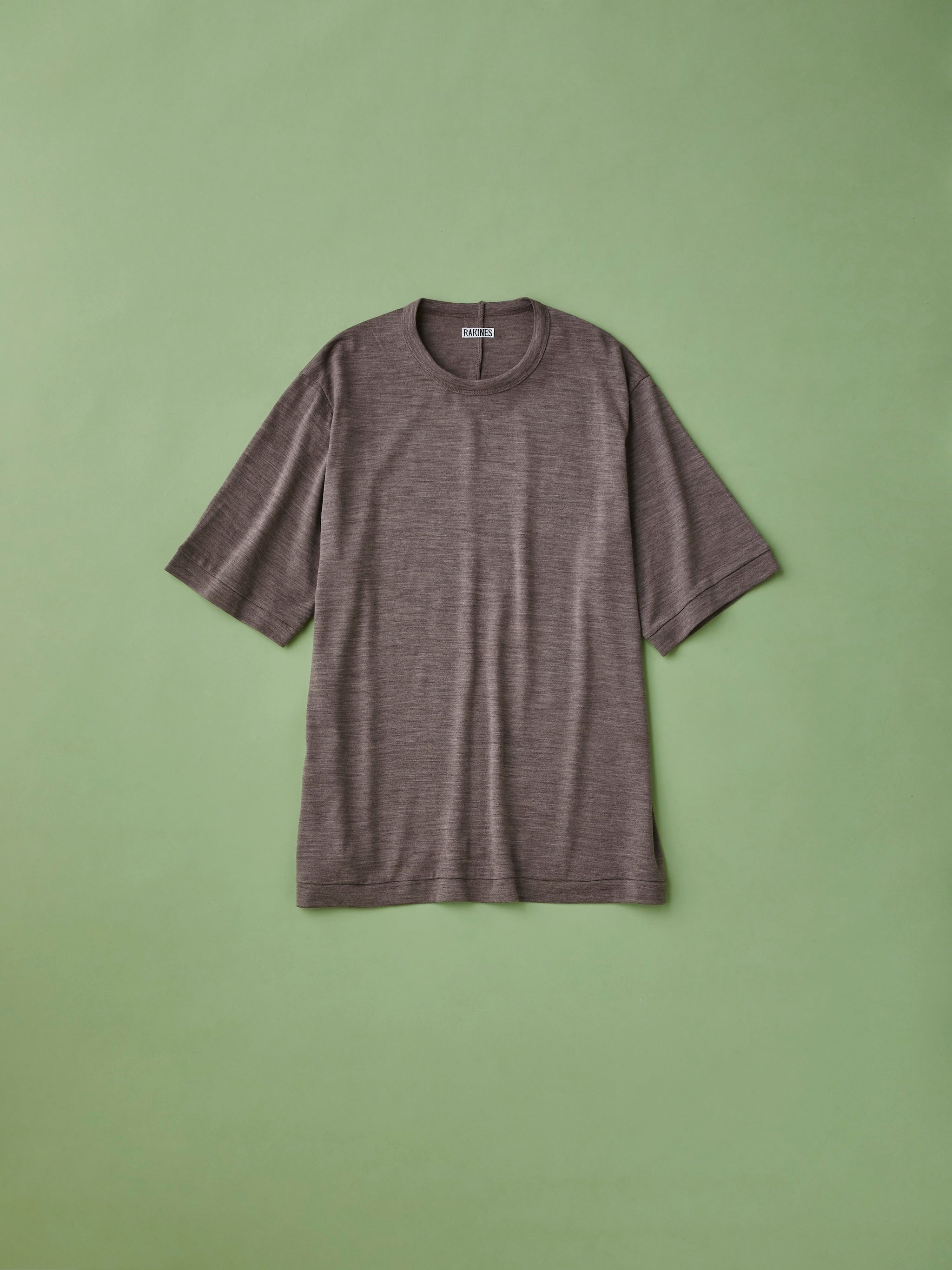 ウール素材のブラウンのインナーTシャツ