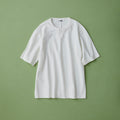 メンズの白いヘンリーネックTシャツ